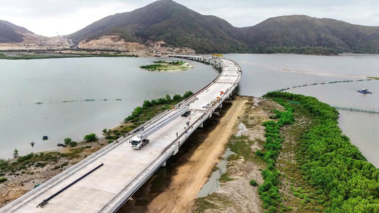 Chính thức hợp long cầu Hải Giang