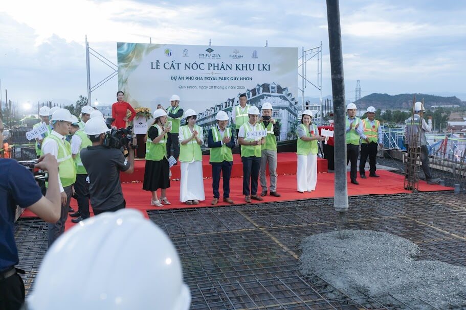 Cất nóc phân khu LK01 Phú Gia Royal Park Quy Nhơn – Dấu mốc quan trọng trên hành trình hoàn thiện đô thị mới - Hình 4